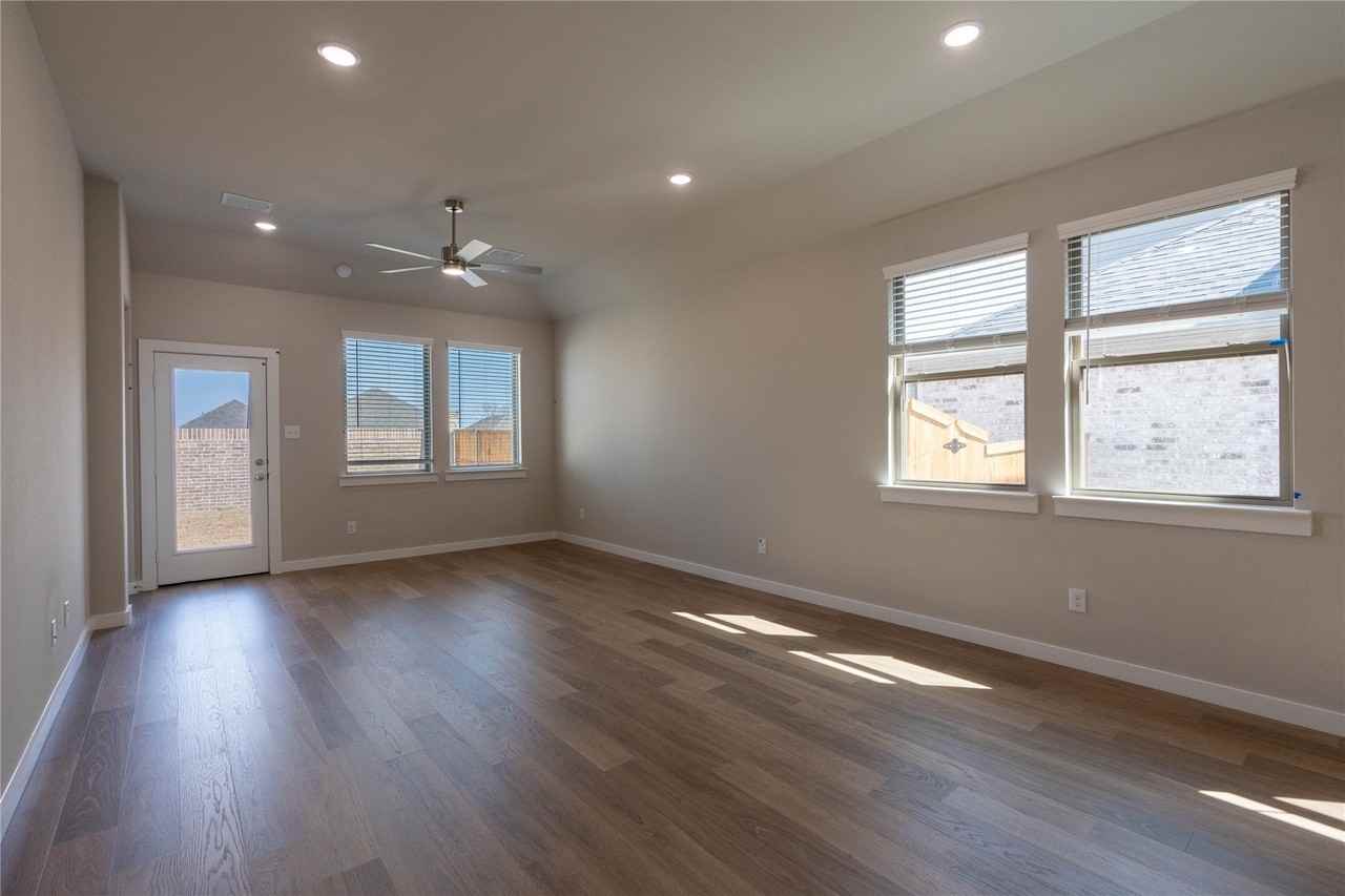 712 Melody Hill Dr - Photo 5 of 33