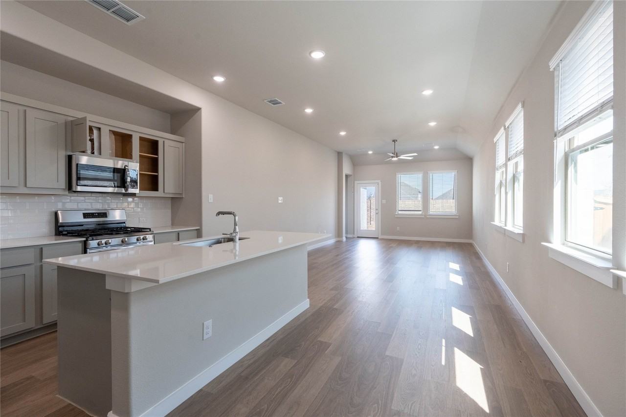 712 Melody Hill Dr - Photo 6 of 33