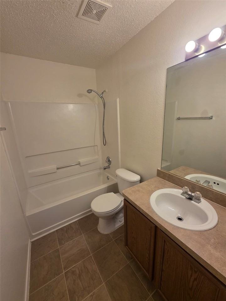 725 Trinity Ln - Photo 7 of 10