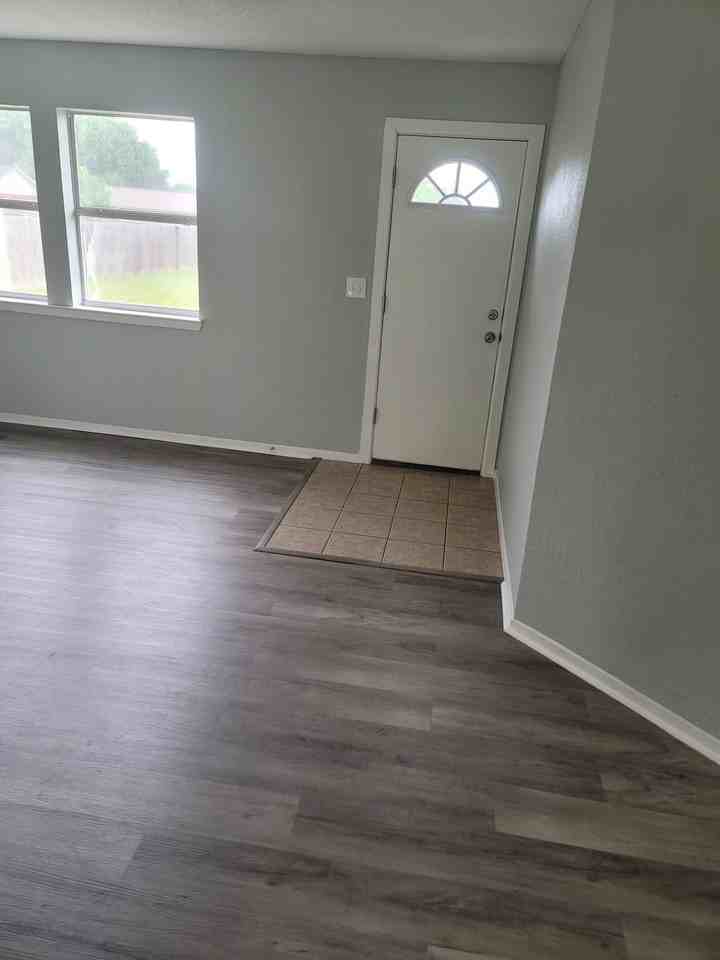 3142 Shady Grove Cir - Photo 3 of 16