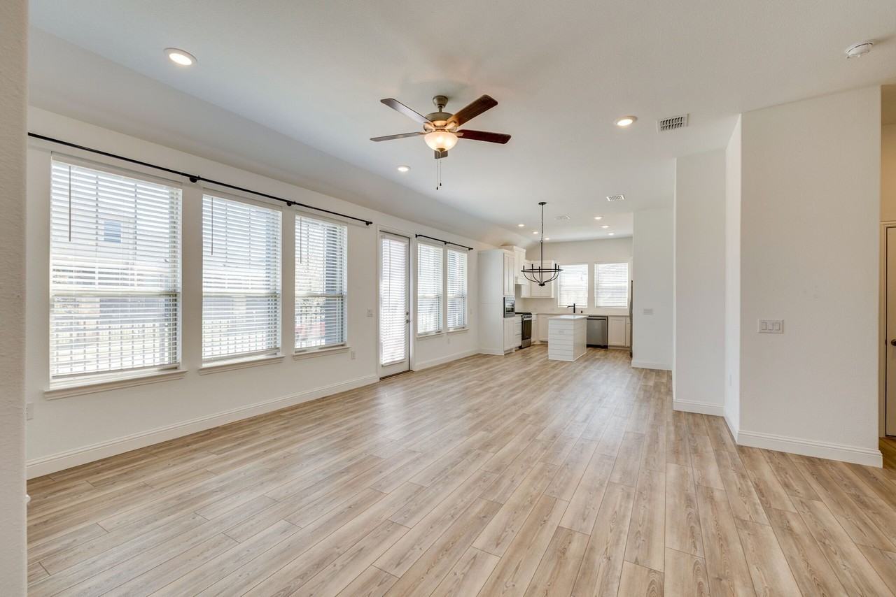 4801 Midnight Violet Way - Photo 5 of 27