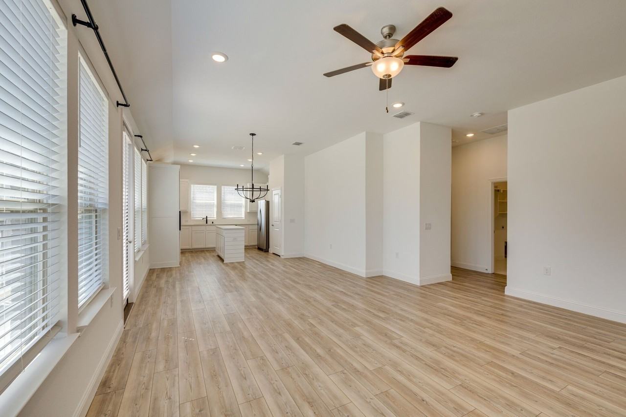 4801 Midnight Violet Way - Photo 7 of 27