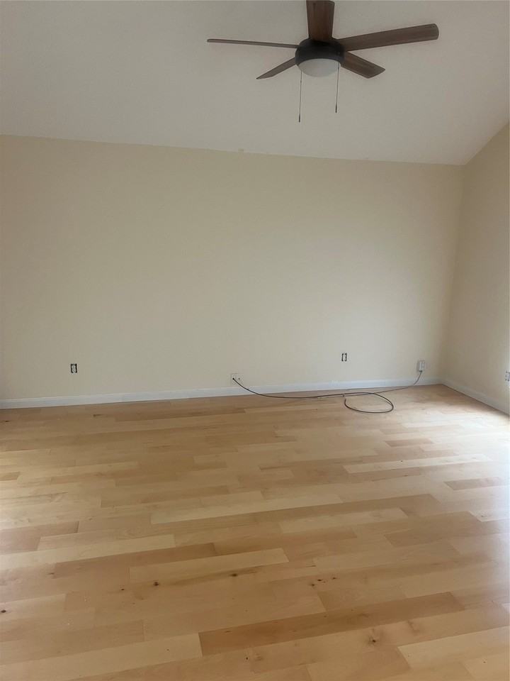 121 Brookside Dr - Photo 2 of 10