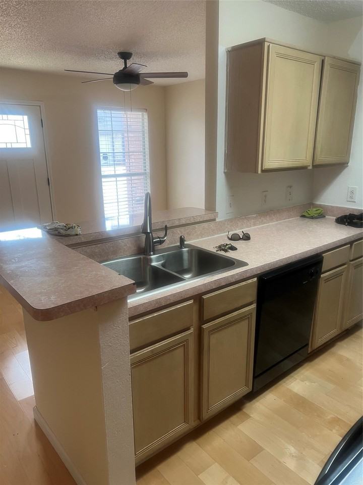121 Brookside Dr - Photo 4 of 10