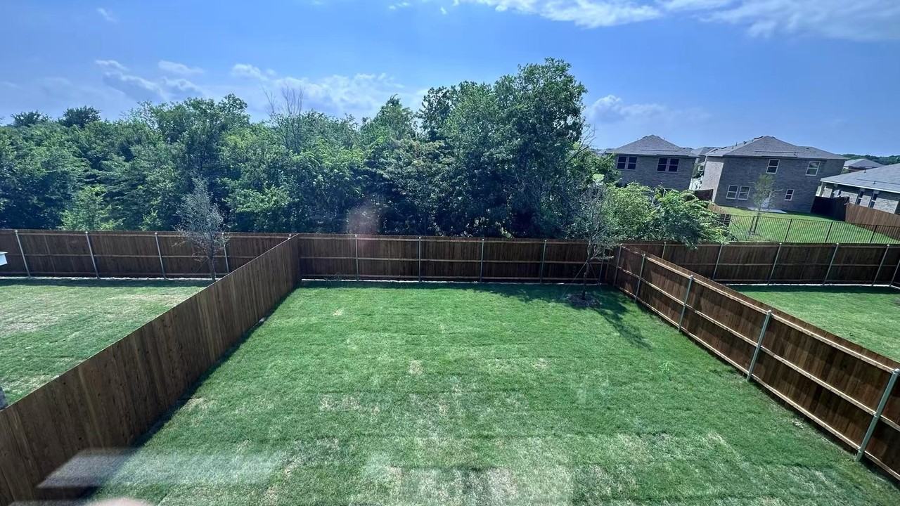 2105 Meadow Park Dr - Photo 3 of 16