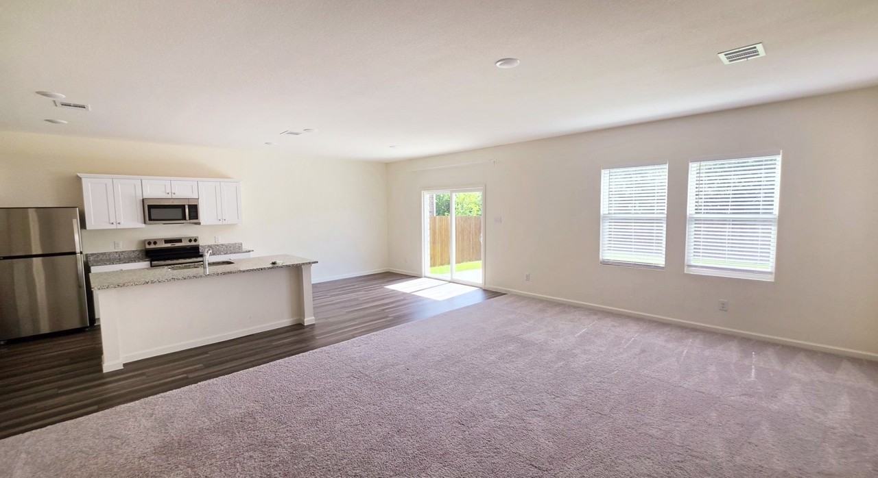 2105 Meadow Park Dr - Photo 5 of 16