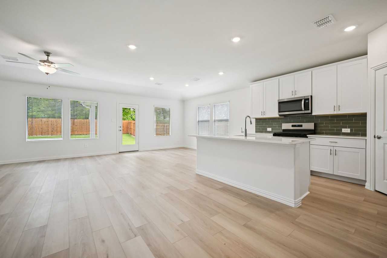 2231 Rannoch St - Photo 3 of 11