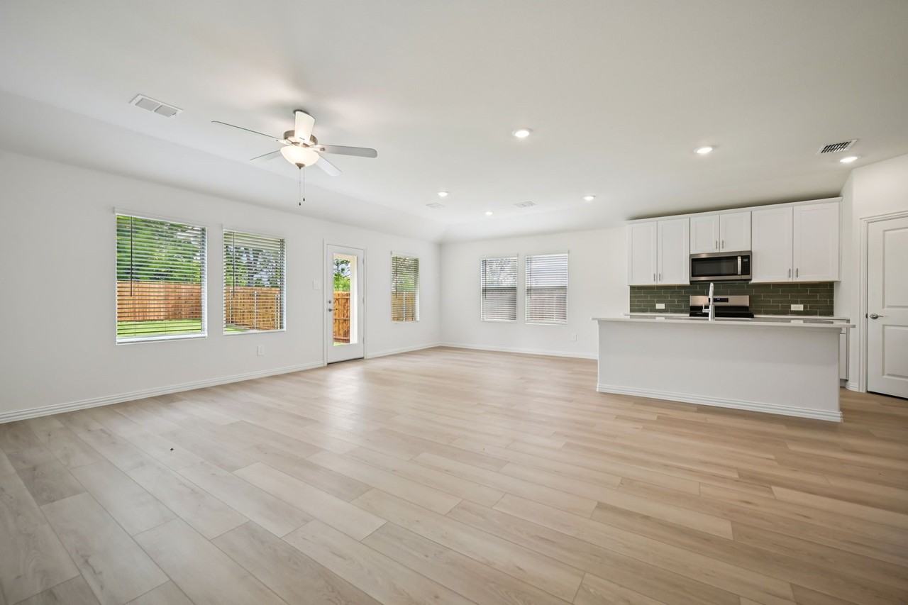 2231 Rannoch St - Photo 4 of 11