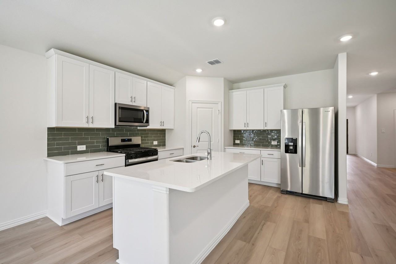 2231 Rannoch St - Photo 5 of 11