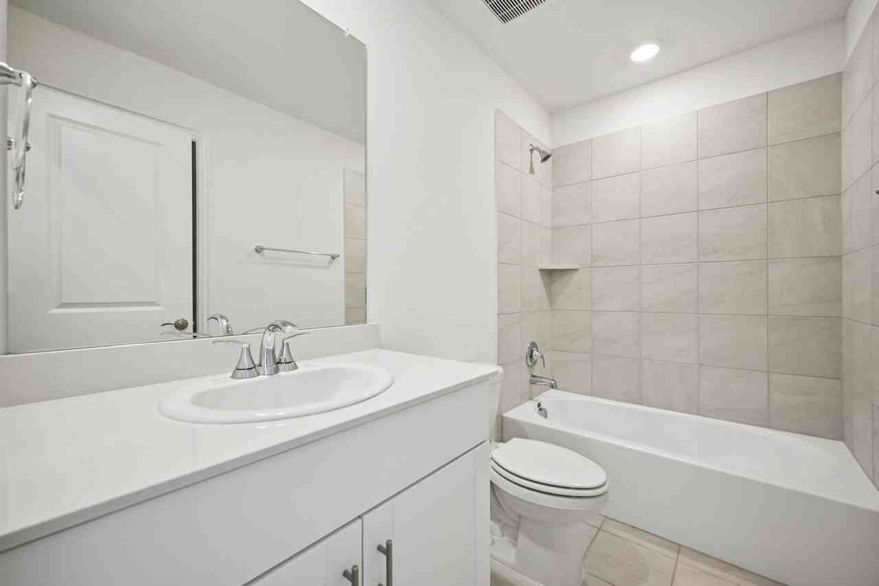 2231 Rannoch St - Photo 7 of 11