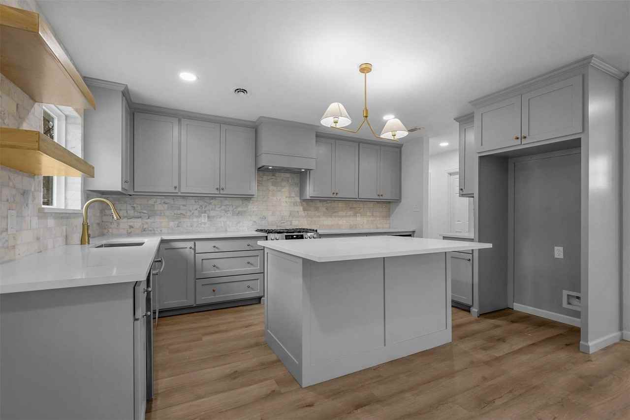 5832 Tracyne Dr - Photo 6 of 37