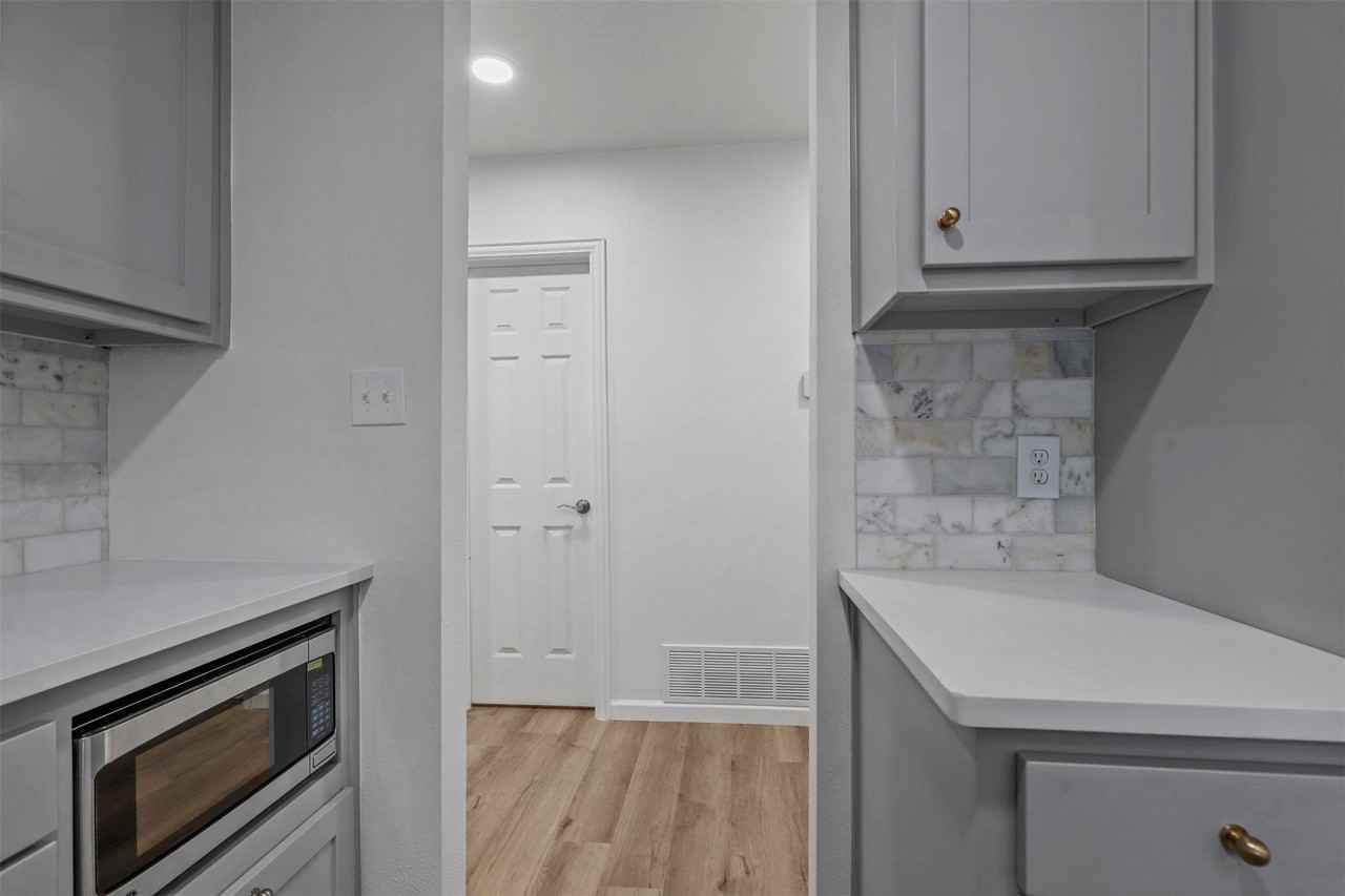 5832 Tracyne Dr - Photo 7 of 37