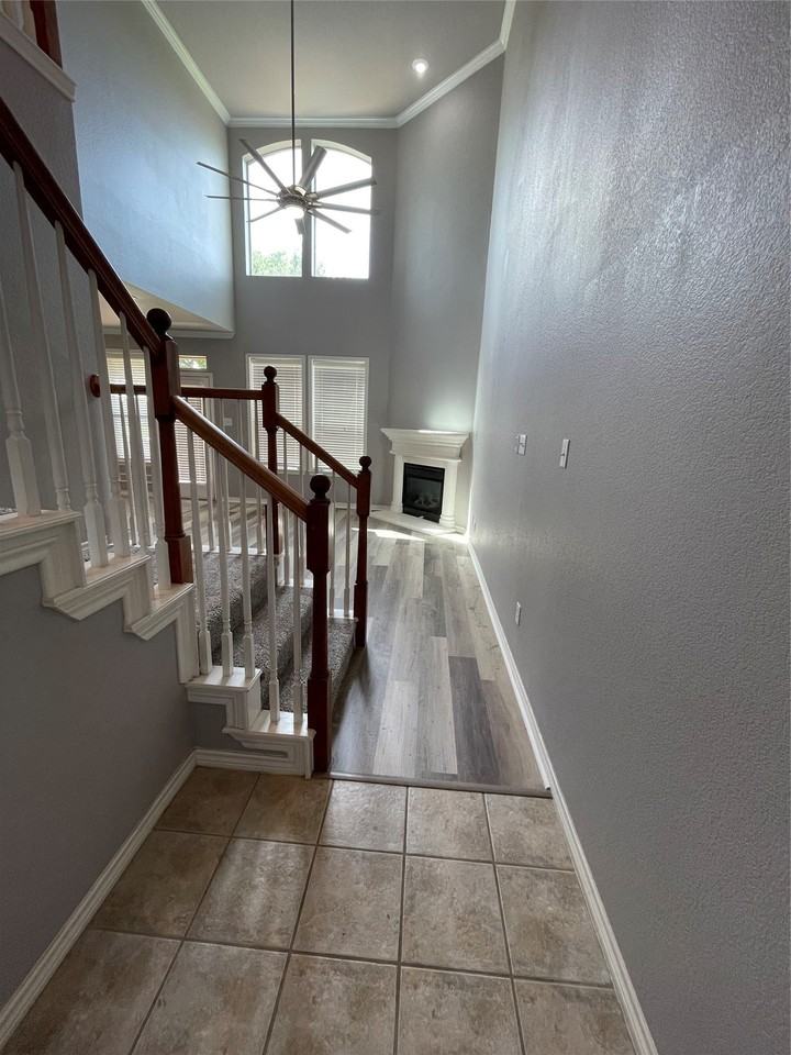 208 Mozart Way - Photo 2 of 27