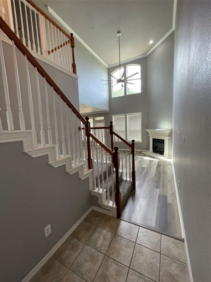 208 Mozart Way - Photo 3 of 27