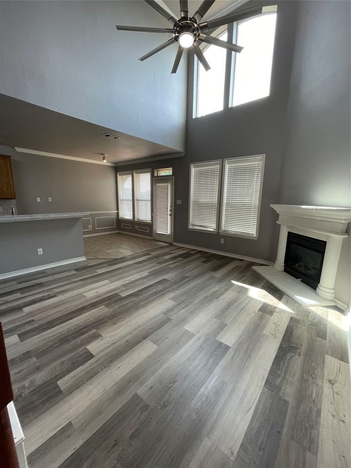 208 Mozart Way - Photo 4 of 27