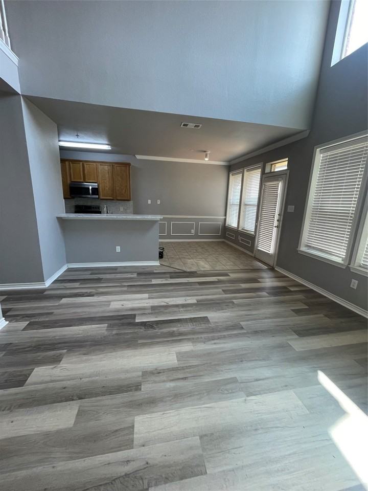 208 Mozart Way - Photo 5 of 27