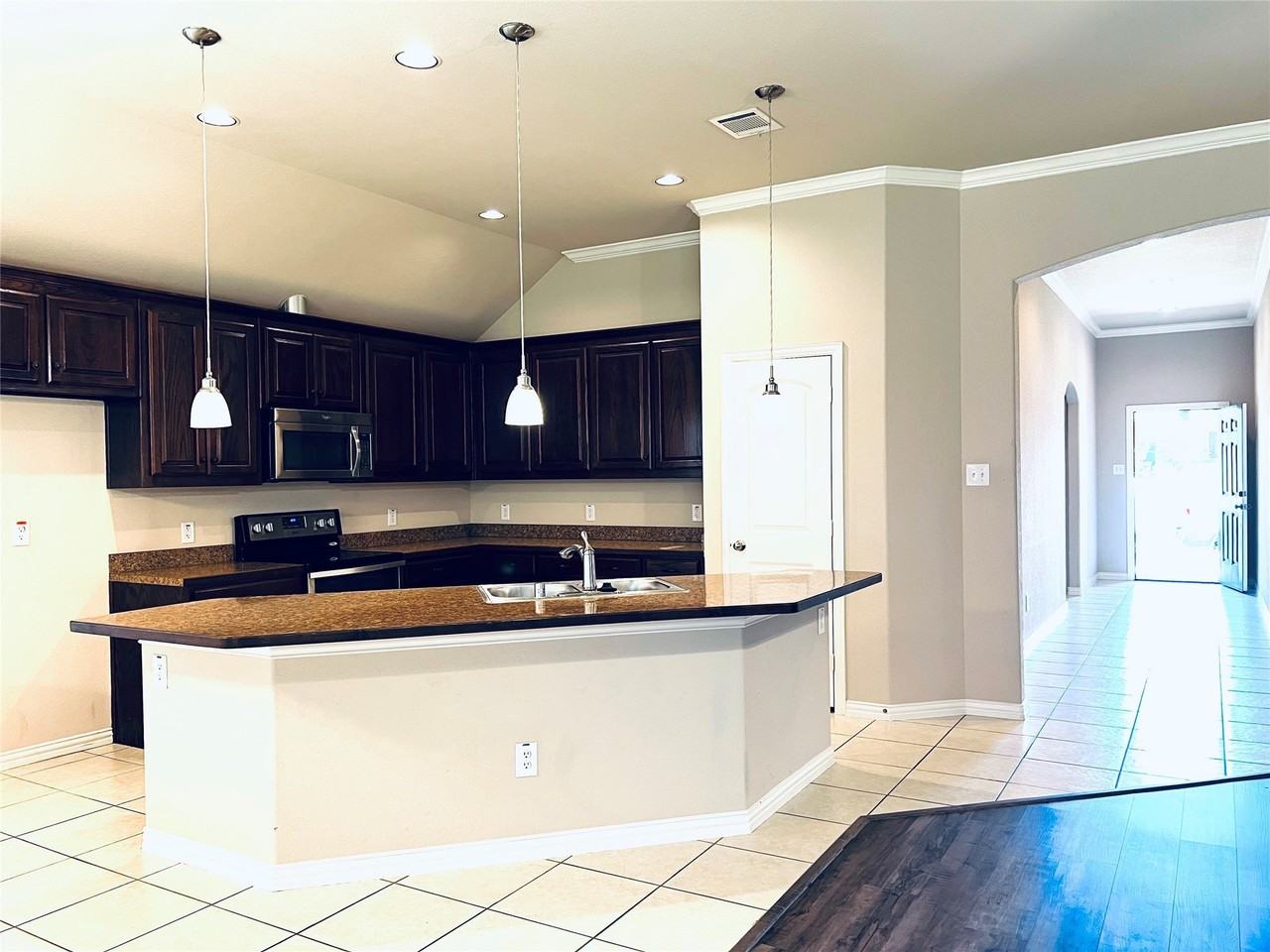217 Creekwood Dr - Photo 5 of 26