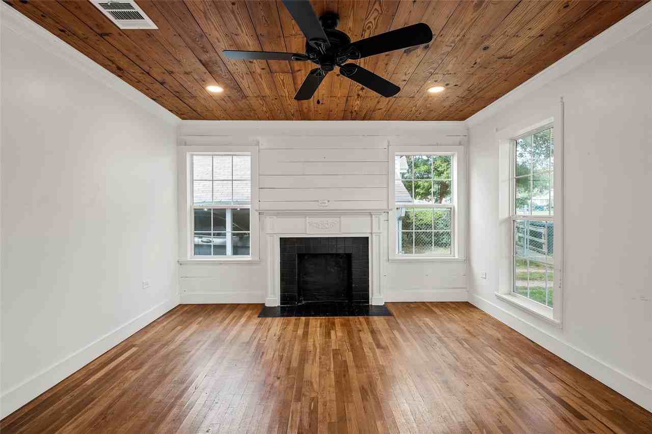 2704 Herring Ave - Photo 3 of 24