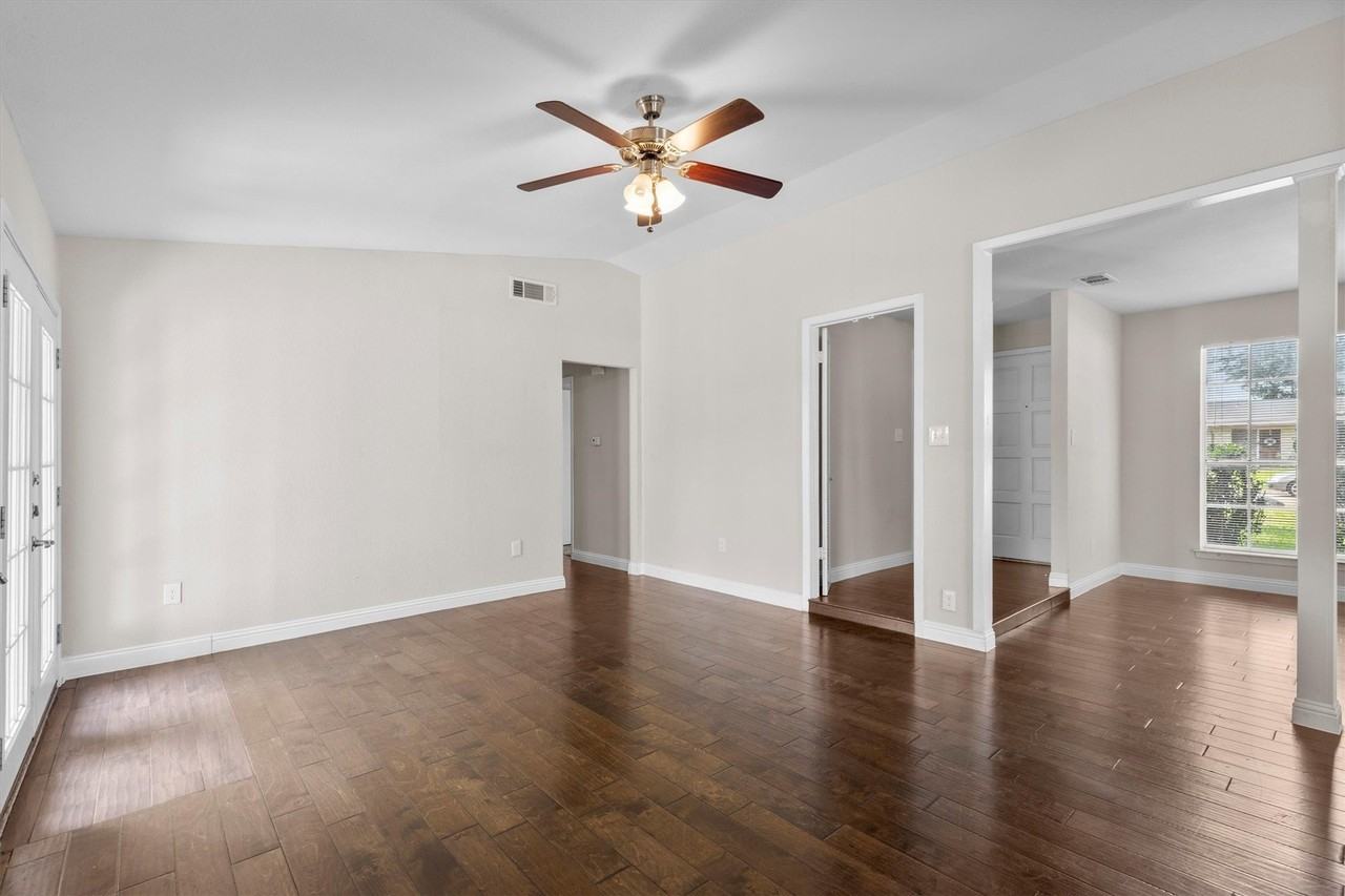 2117 Tiehack Ln - Photo 4 of 20