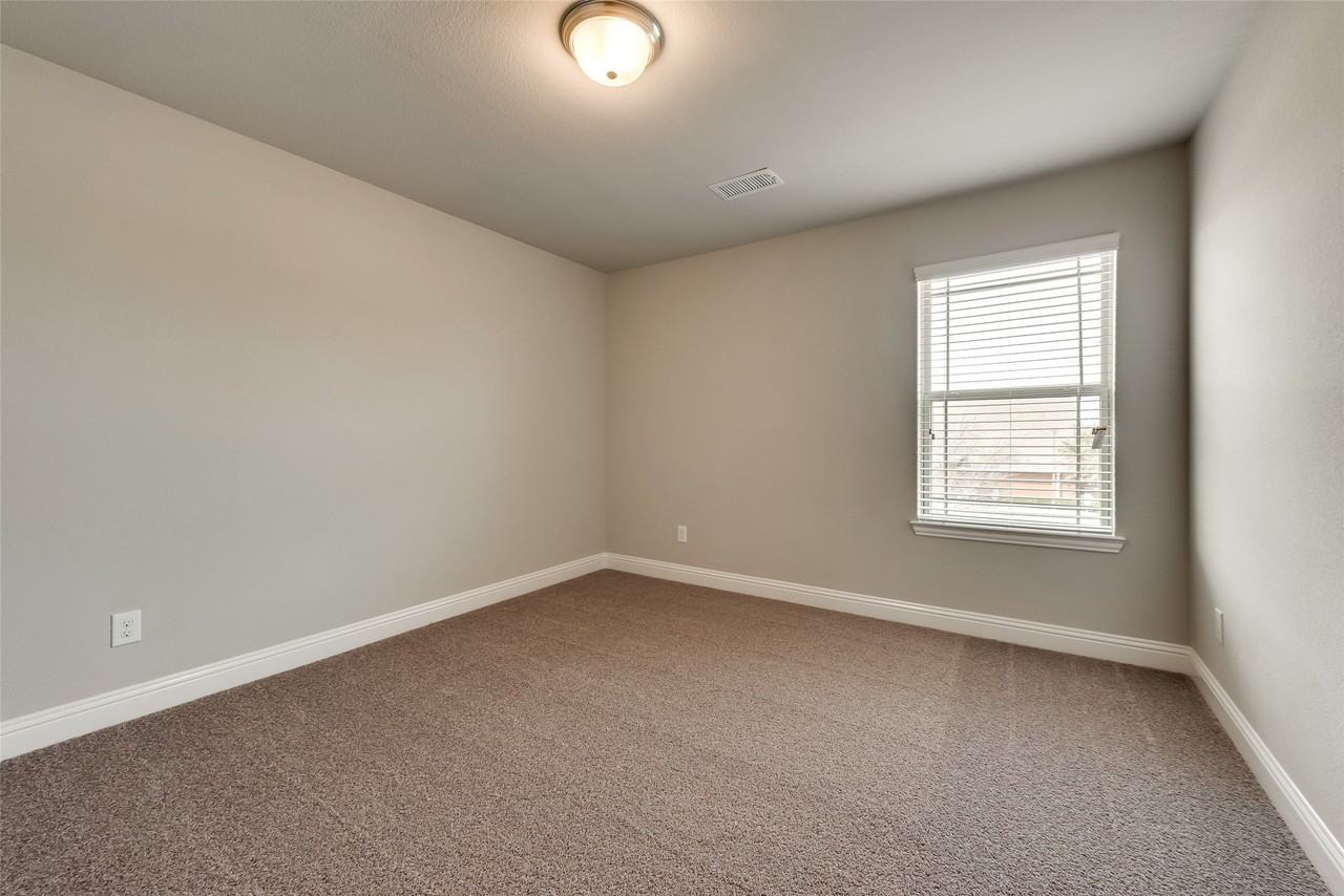 1229 Wiltshire Dr - Photo 3 of 21