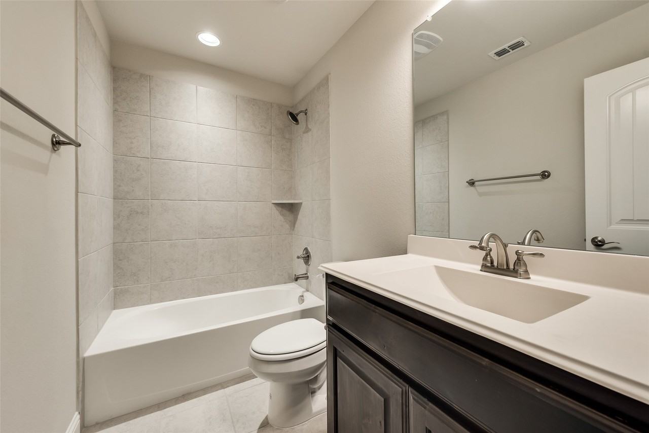 1229 Wiltshire Dr - Photo 4 of 21
