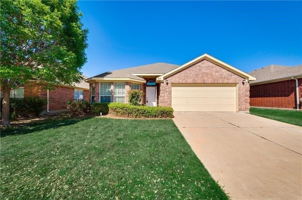 8633 Corral Cir - Photo 2 of 26