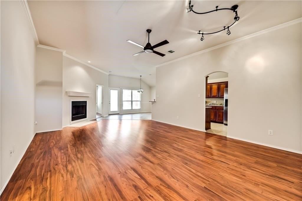 8633 Corral Cir - Photo 4 of 26