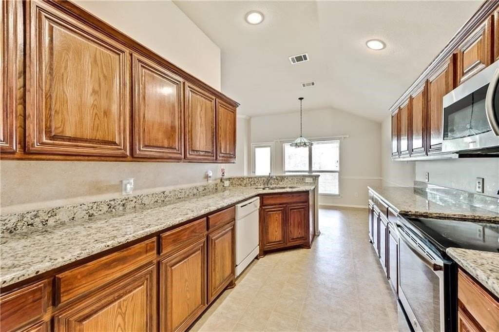 8633 Corral Cir - Photo 6 of 26