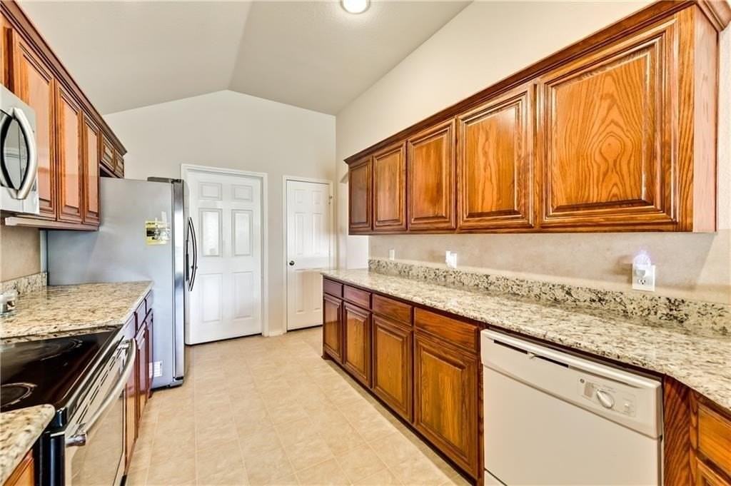 8633 Corral Cir - Photo 7 of 26