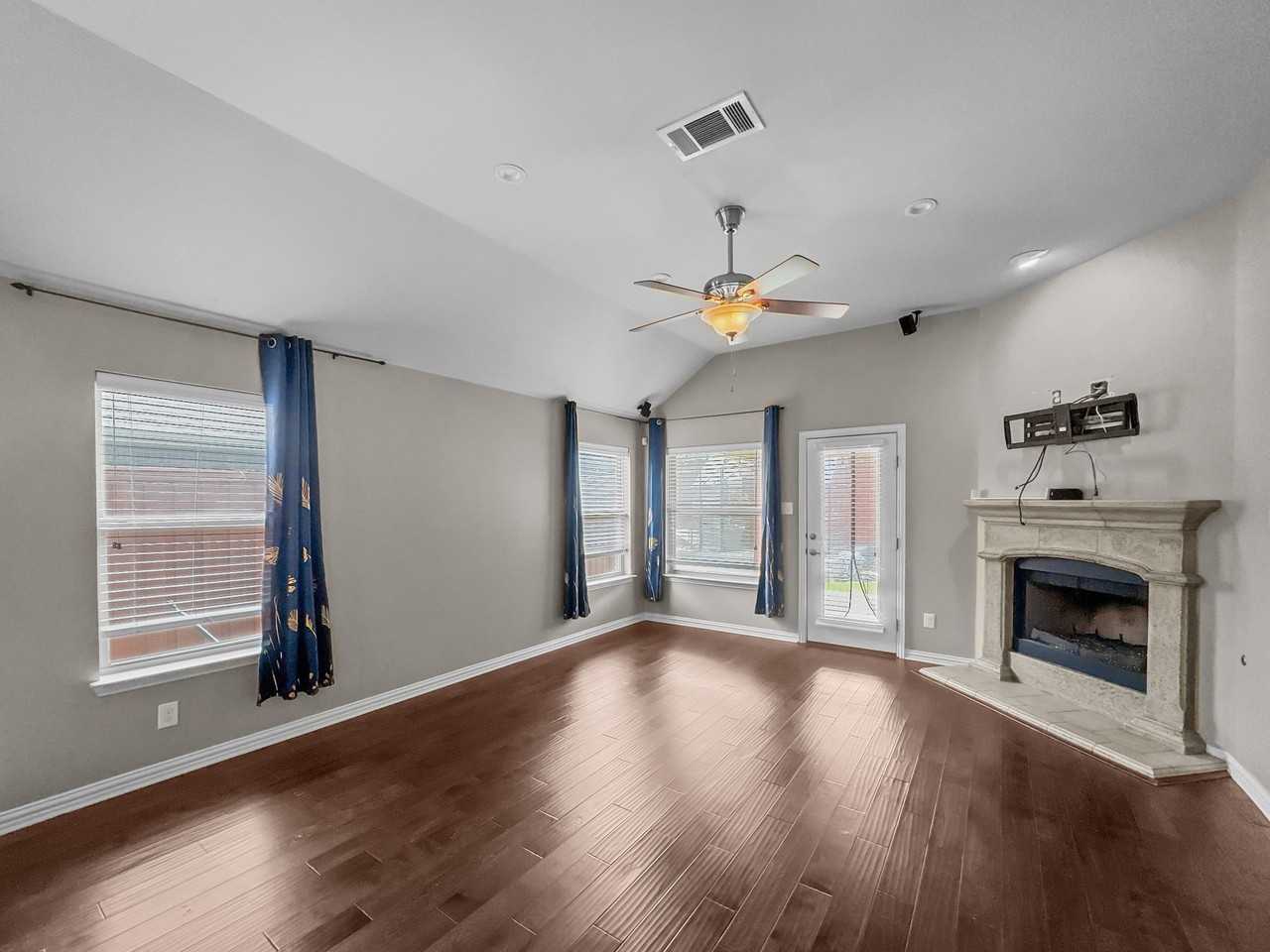 3205 Ridgeway Dr - Photo 6 of 27