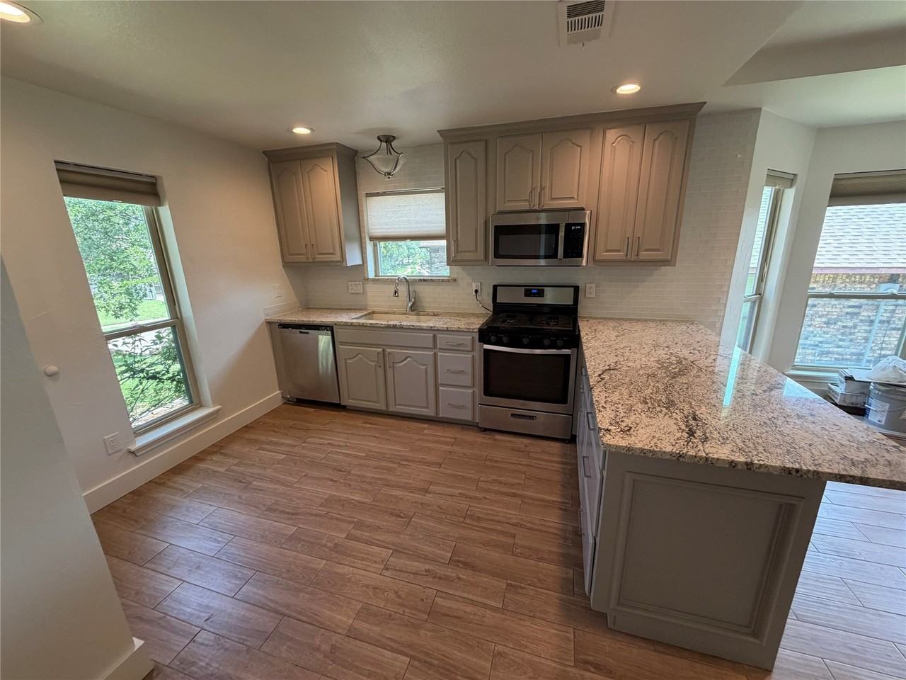 4909 Van Ness St - Photo 5 of 17
