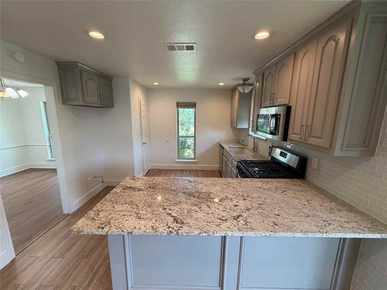 4909 Van Ness St - Photo 6 of 17