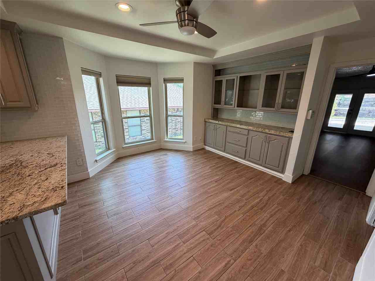 4909 Van Ness St - Photo 7 of 17