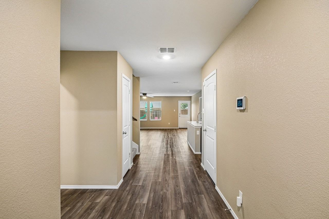 1605 Fields View Dr - Photo 2 of 30
