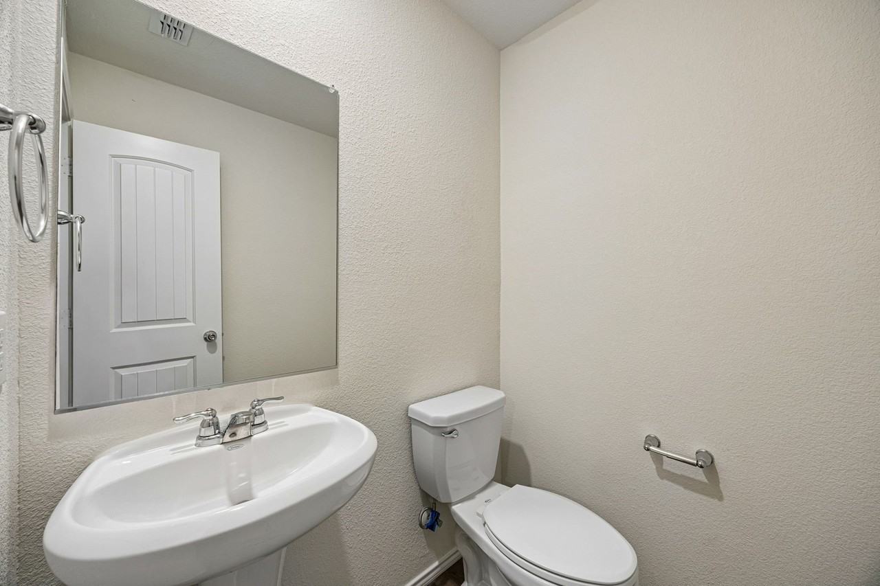 1605 Fields View Dr - Photo 4 of 30
