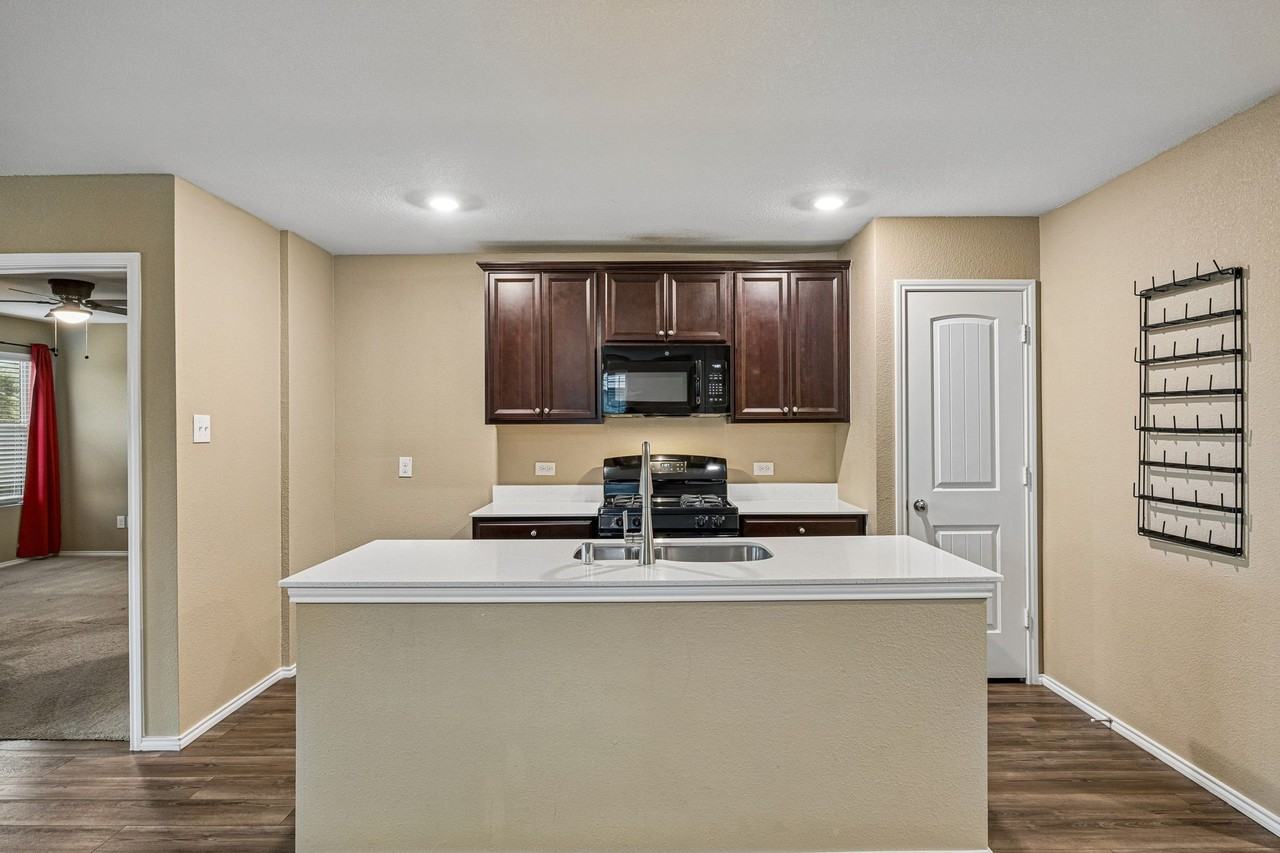 1605 Fields View Dr - Photo 7 of 30