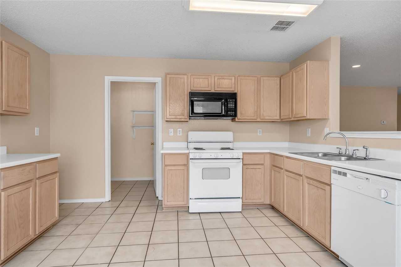 5336 New Castleton Ln - Photo 7 of 17