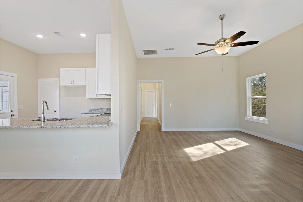 1350 Fitzhugh Ave - Photo 2 of 10