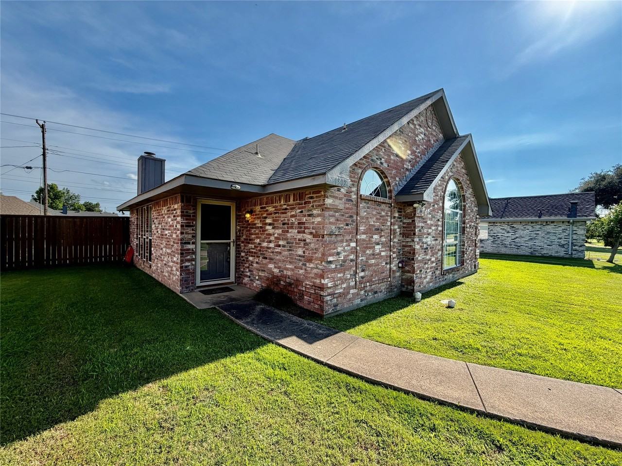1302 Old Knoll Dr - Photo 2 of 19