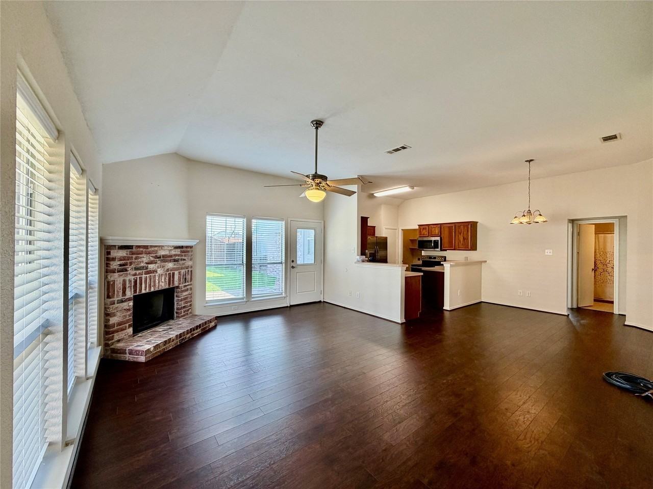 1302 Old Knoll Dr - Photo 4 of 19
