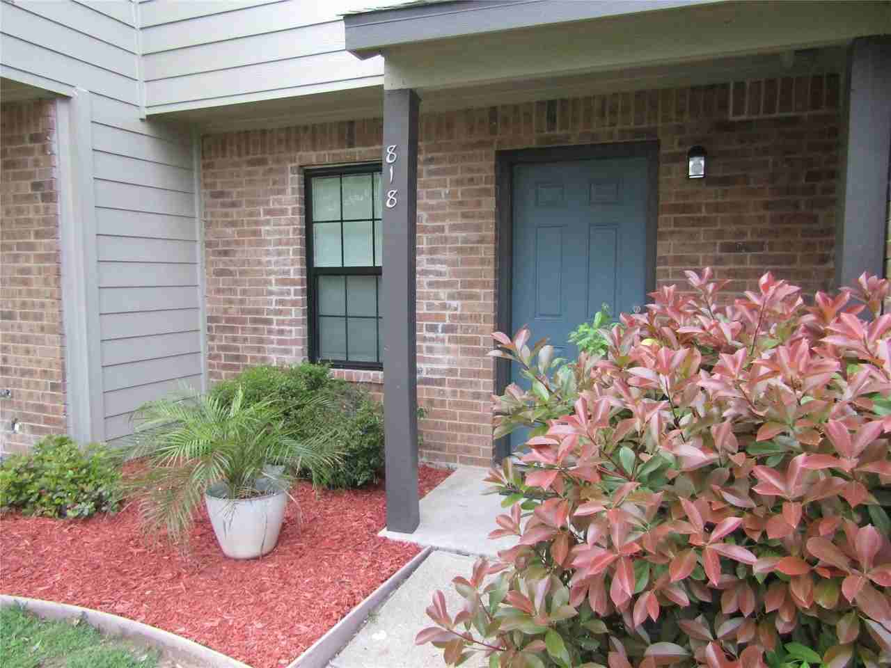 818 W Collins St - Photo 2 of 19