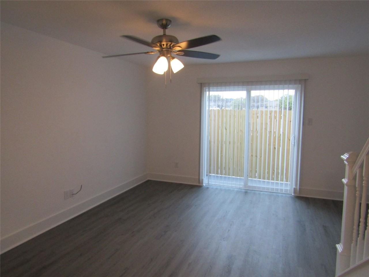 818 W Collins St - Photo 5 of 19