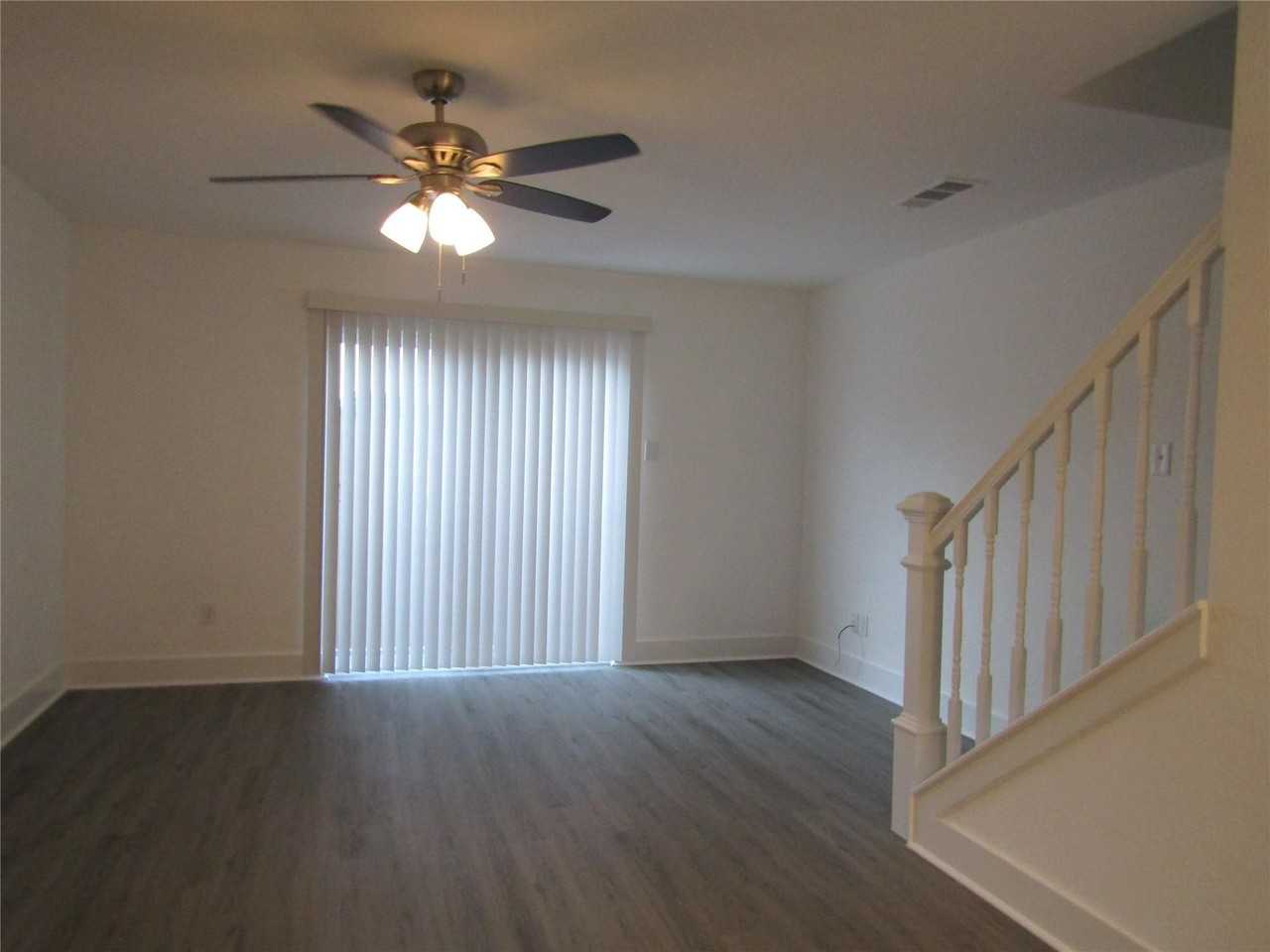 818 W Collins St - Photo 6 of 19