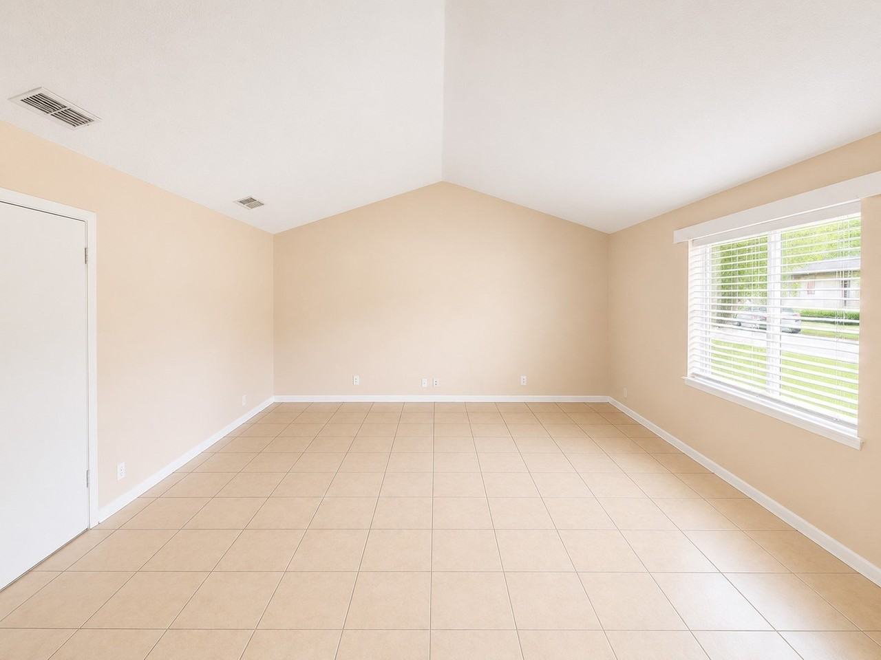 1615 N Alexander St - Photo 2 of 16