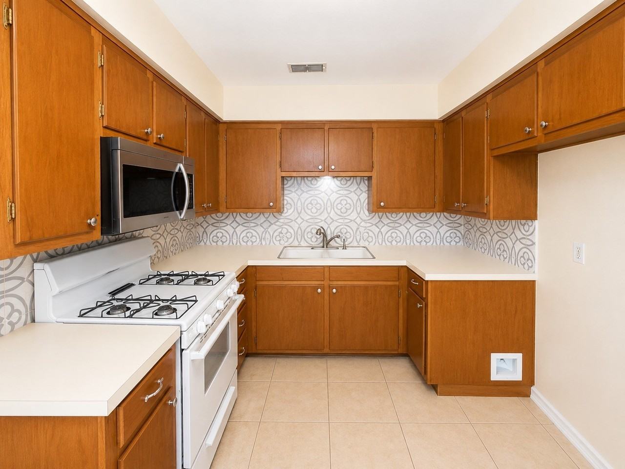 1615 N Alexander St - Photo 6 of 16