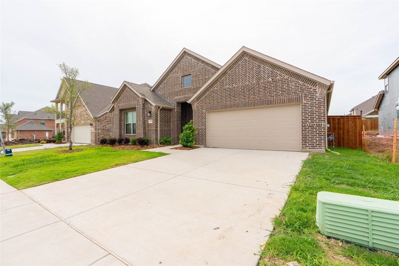 1532 Bushman Ln - Photo 2 of 30
