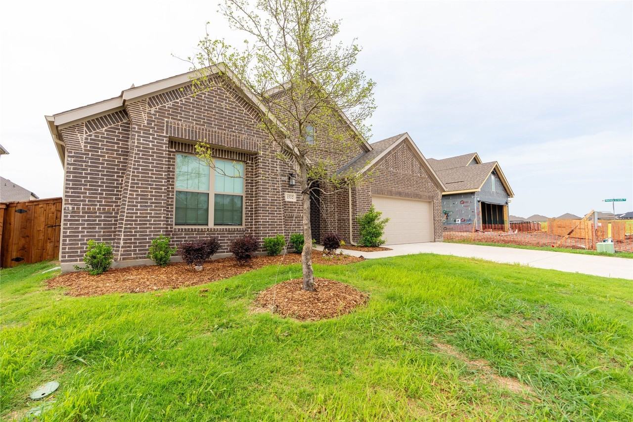 1532 Bushman Ln - Photo 3 of 30
