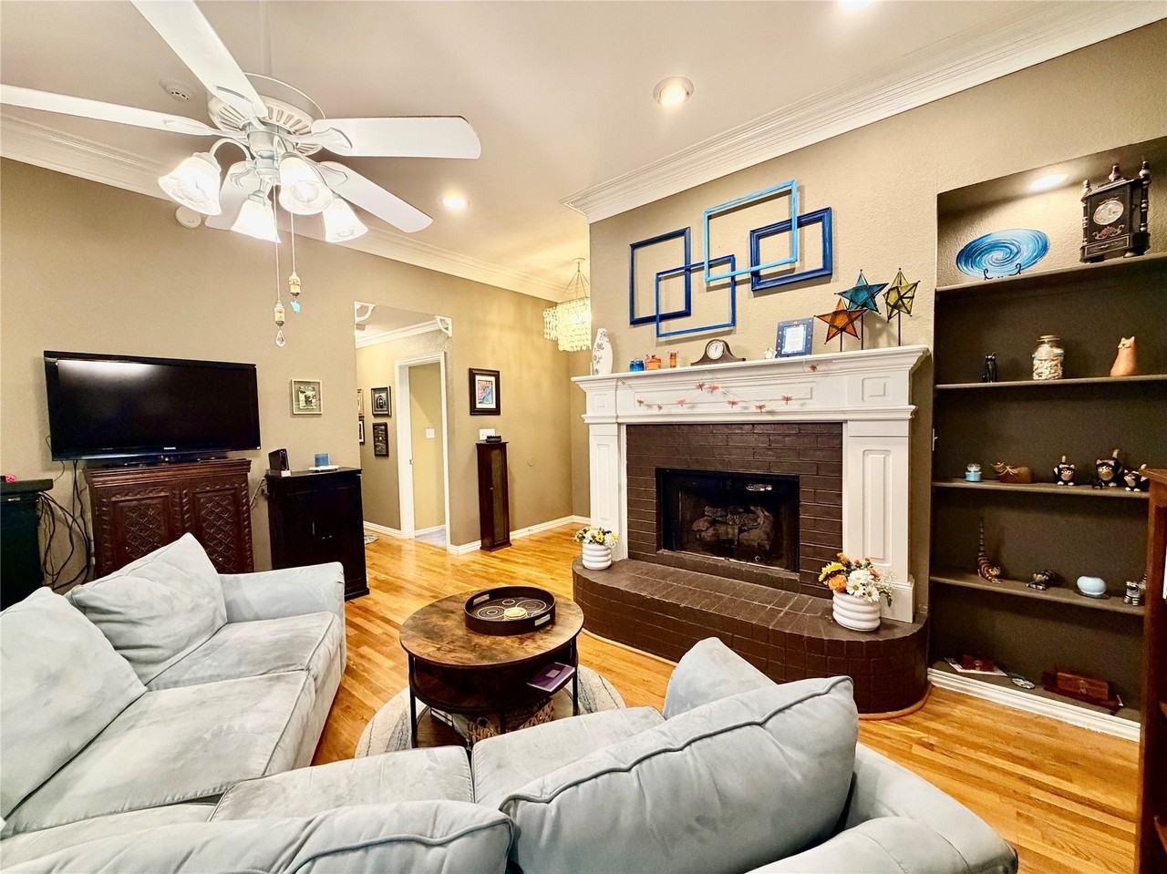 2121 Preston Pl - Photo 3 of 20