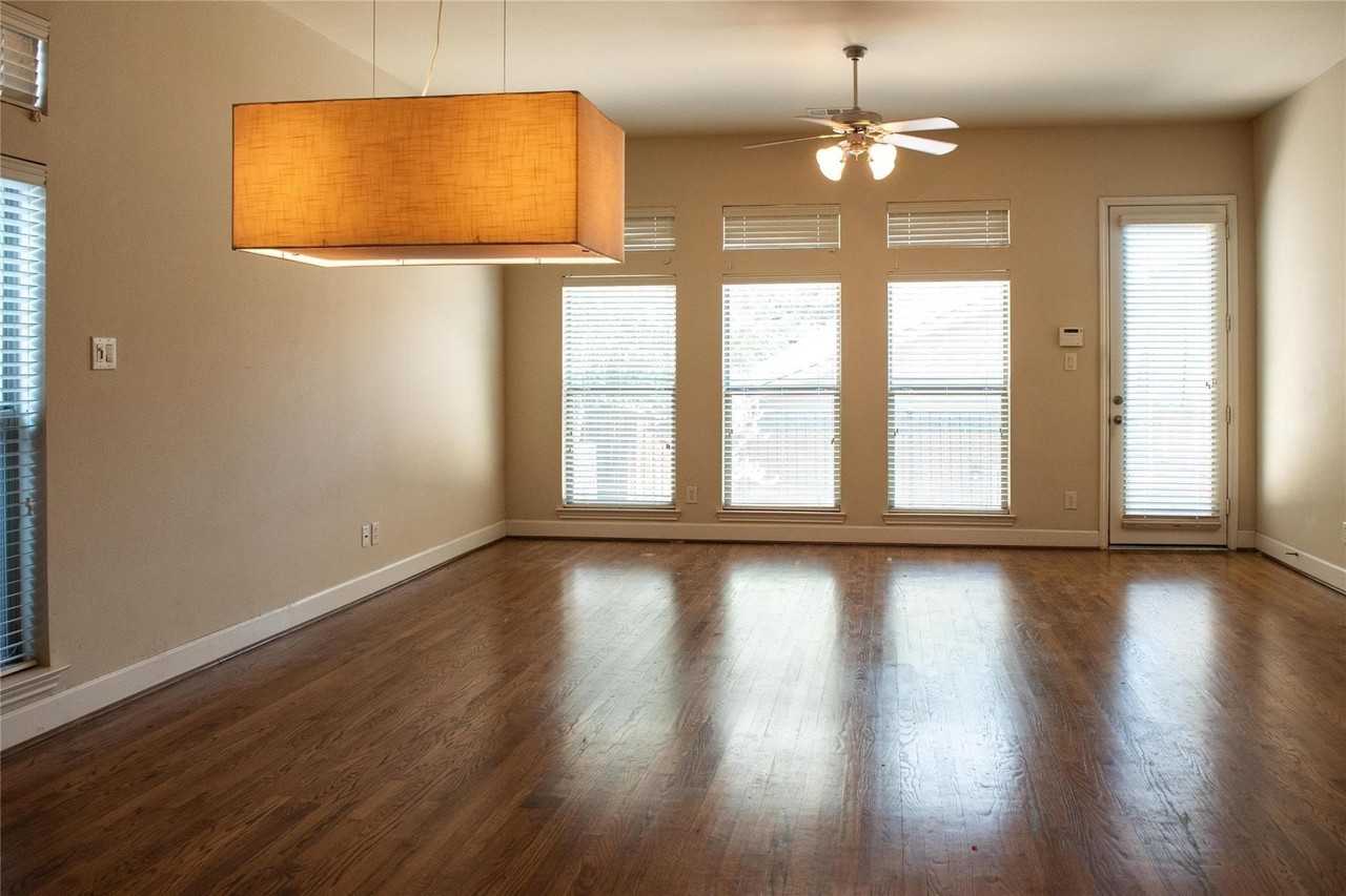 2410 Knight St - Photo 2 of 24