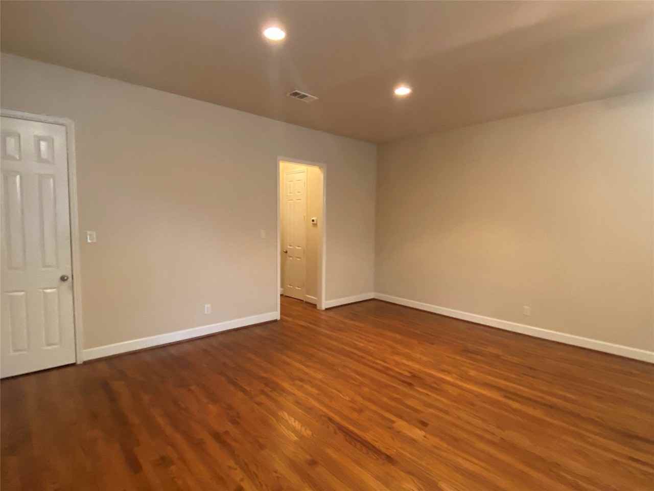 2410 Knight St - Photo 4 of 24